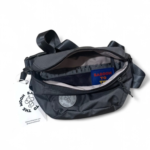 NWT Unisex Grey Water Resistant Nylon Fannypack/Belt Bag - Picture 3 of 6